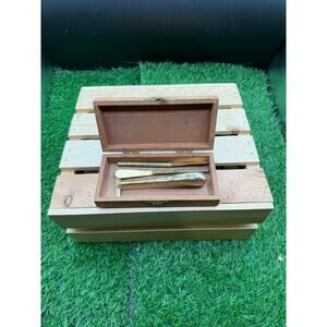 Barbershop “Old Fashioned Luxury” GoldTone Straight Razor w/Wooden Box